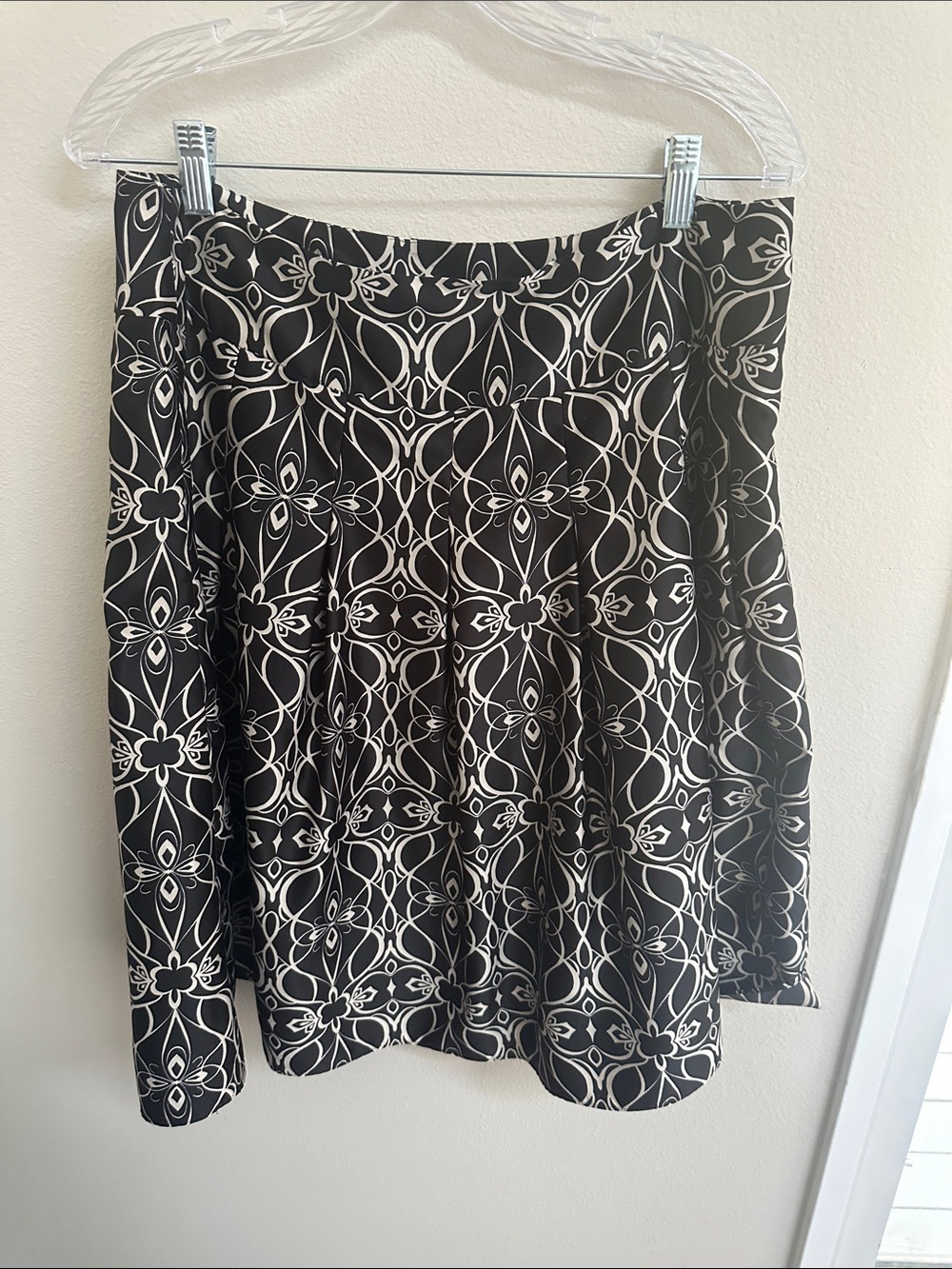 Mossimo Black Cream Geometric Floral Skirt Size 10 A-Line
